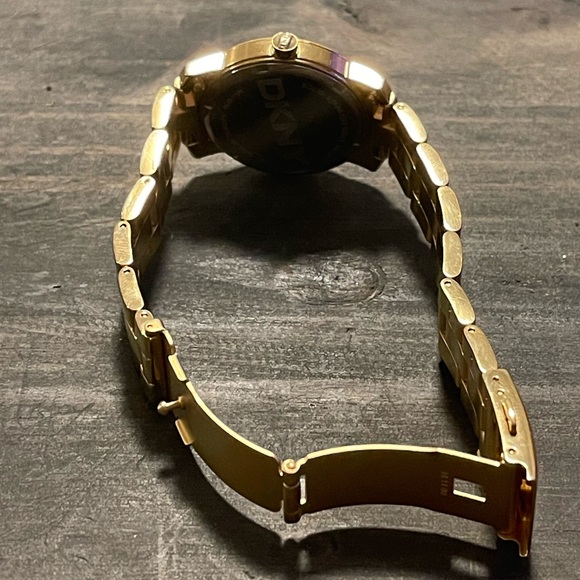 UNISEX DKNY Stainless Steel YELLOW GOLD PLATED WATCH NY1036 - Offers Considered - Picture 5 of 13